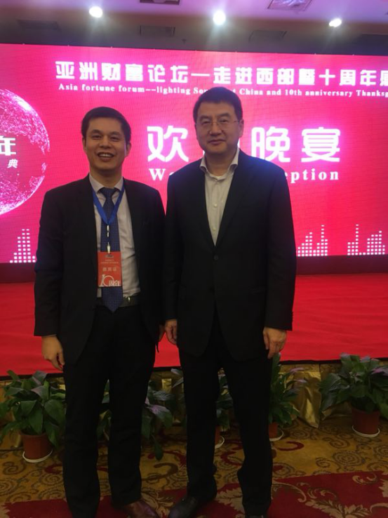 南宫电子游戏董事长郑两斌先生(左)与云南省政协副主席兼云南工商联主席喻顶成(右) 南宫电子游戏董事长郑两斌先生(左)与云南省政协副主席兼云南工商联主席喻顶成(右)
